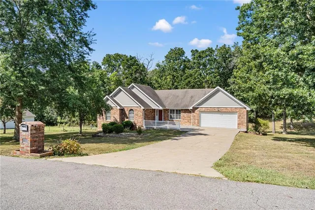 $340,000 | 1655 Sunchase Drive, Warsaw, MO 65355