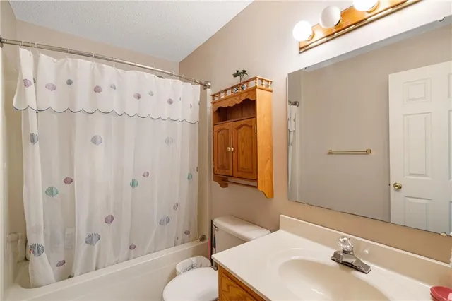 $340,000 | 1655 Sunchase Drive, Warsaw, MO 65355