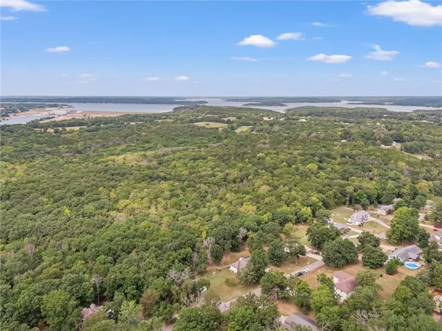 $340,000 | 1655 Sunchase Drive, Warsaw, MO 65355