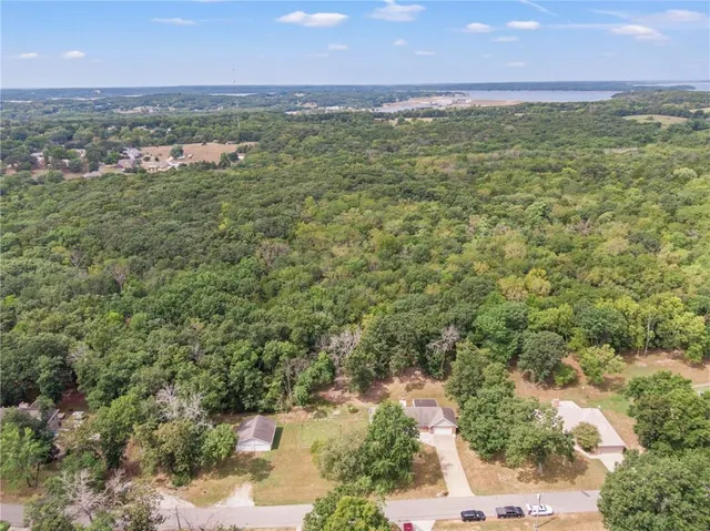 $340,000 | 1655 Sunchase Drive, Warsaw, MO 65355