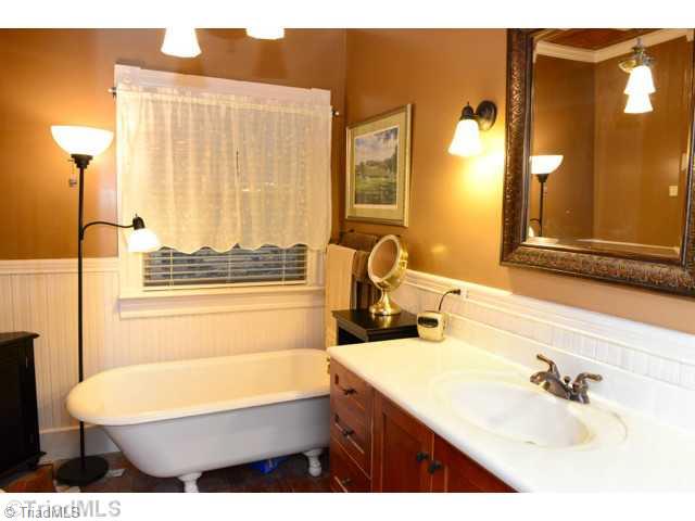 4705 Harvey Road Jamestown, NC 27282 - Photo 11 of 29 Master Bath/Spa.