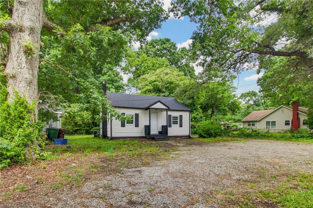 404 Hickory Chapel Road High Point, NC 27260 - Photo 2 of 29