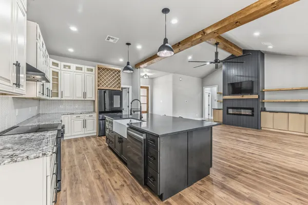 $749,500 | 104 Noah Court, Huntsville, TX 77320