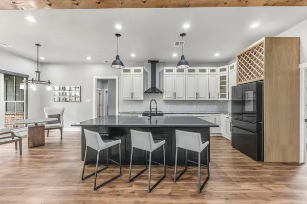 $749,500 | 104 Noah Court, Huntsville, TX 77320