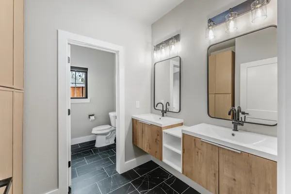 $749,500 | 104 Noah Court, Huntsville, TX 77320