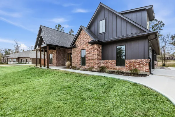 $749,500 | 104 Noah Court, Huntsville, TX 77320