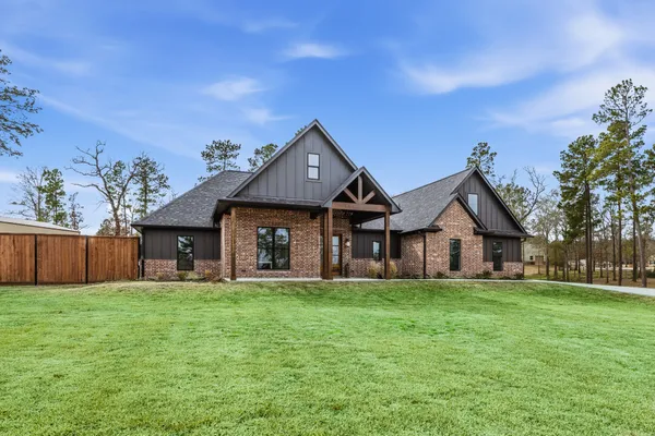 $749,500 | 104 Noah Court, Huntsville, TX 77320