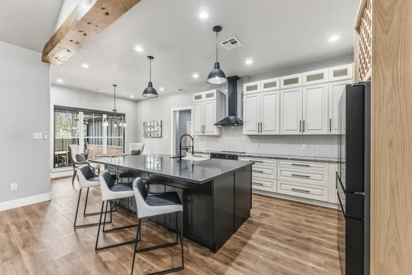 $749,500 | 104 Noah Court, Huntsville, TX 77320