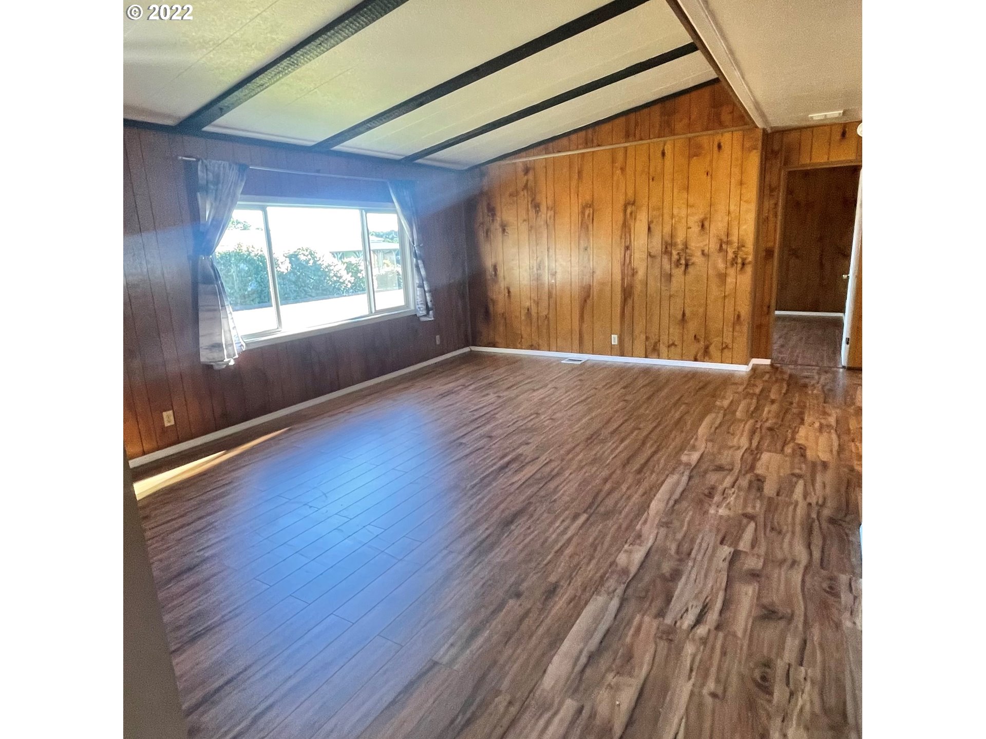 425 Myeena Loop Florence, OR 97439 - Photo 3 of 29 Living Room