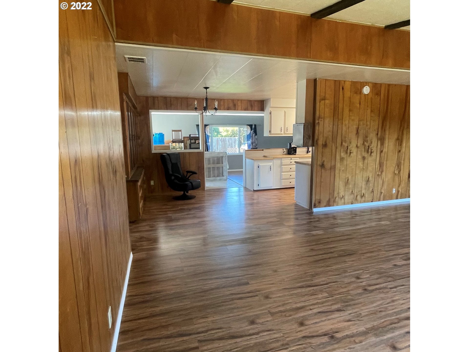 425 Myeena Loop Florence, OR 97439 - Photo 5 of 29 Dining Room