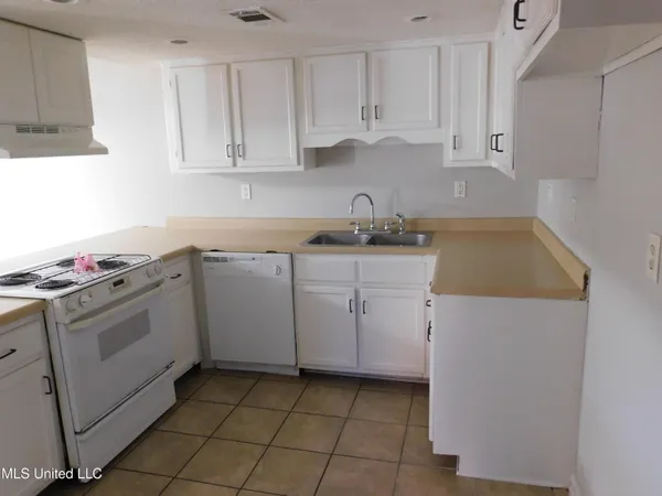 $1,175 | 8095 Martha Ann Lane, Southaven, MS 38671