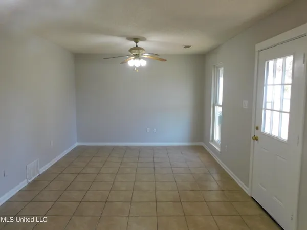 $1,175 | 8095 Martha Ann Lane, Southaven, MS 38671