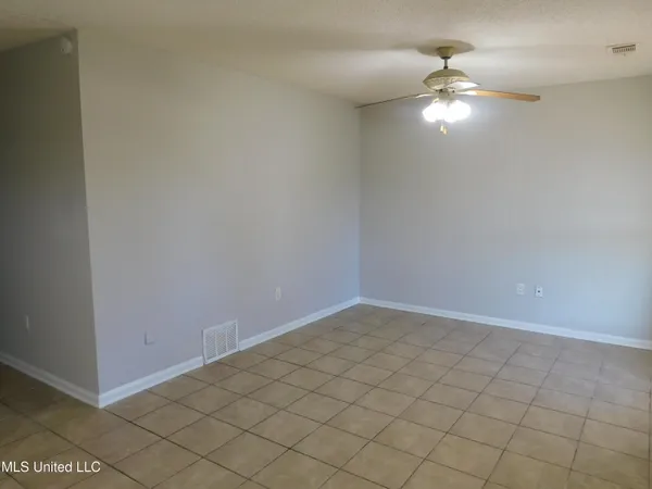 $1,175 | 8095 Martha Ann Lane, Southaven, MS 38671