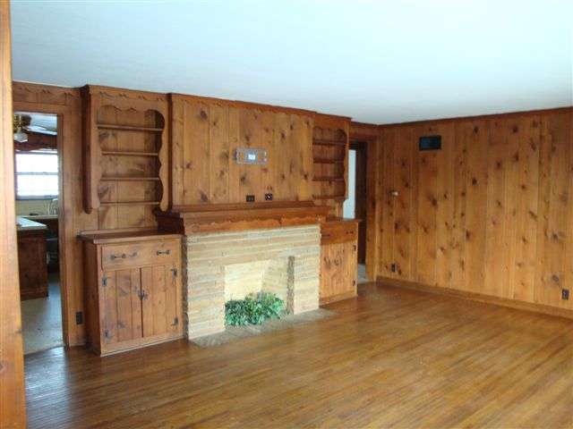103 West Stonegate Road Peoria, IL 61614 - Photo 2 of 9 Gallery Image 2