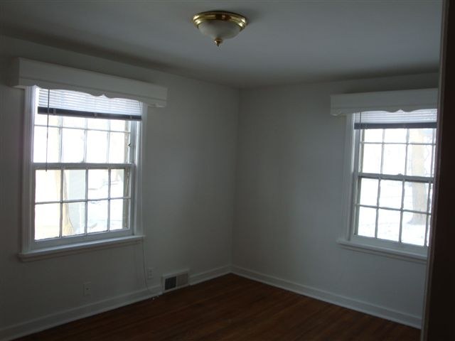 103 West Stonegate Road Peoria, IL 61614 - Photo 8 of 9 Gallery Image 8