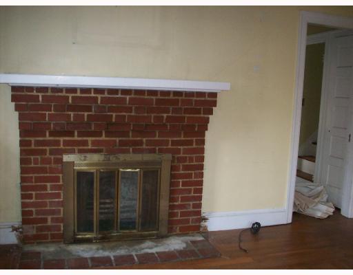 39 Mason Road Barrington, RI 02806 - Photo 3 of 5 Living Room.