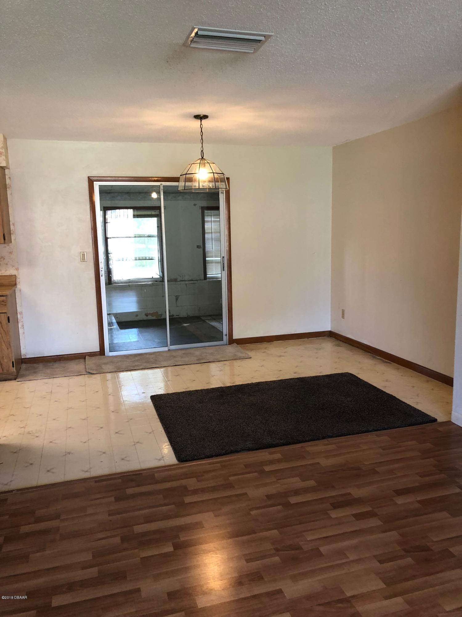 1237 Mardrake Road Daytona Beach, FL 32114 - Photo 4 of 10 Dining area
