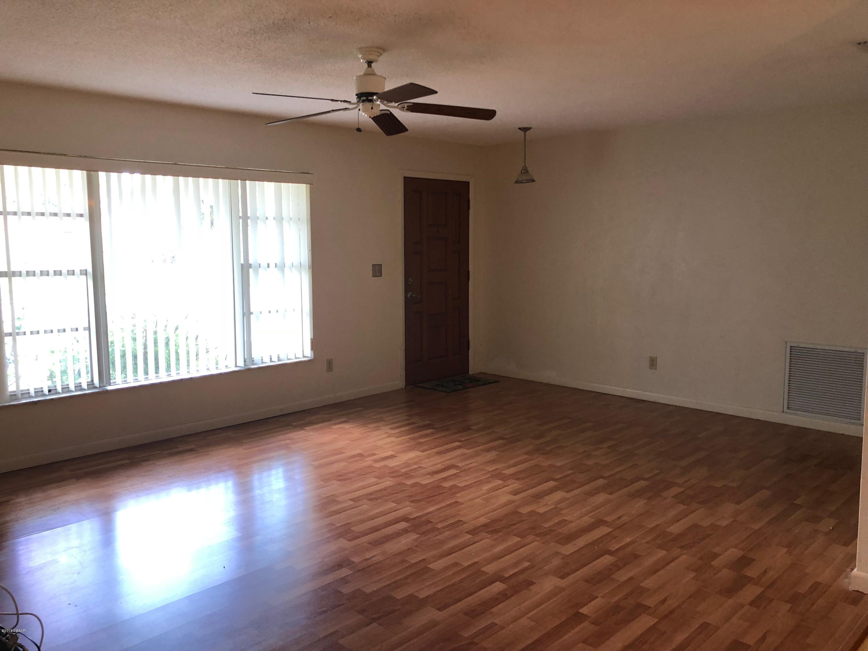 1237 Mardrake Road Daytona Beach, FL 32114 - Photo 5 of 10 Living Room