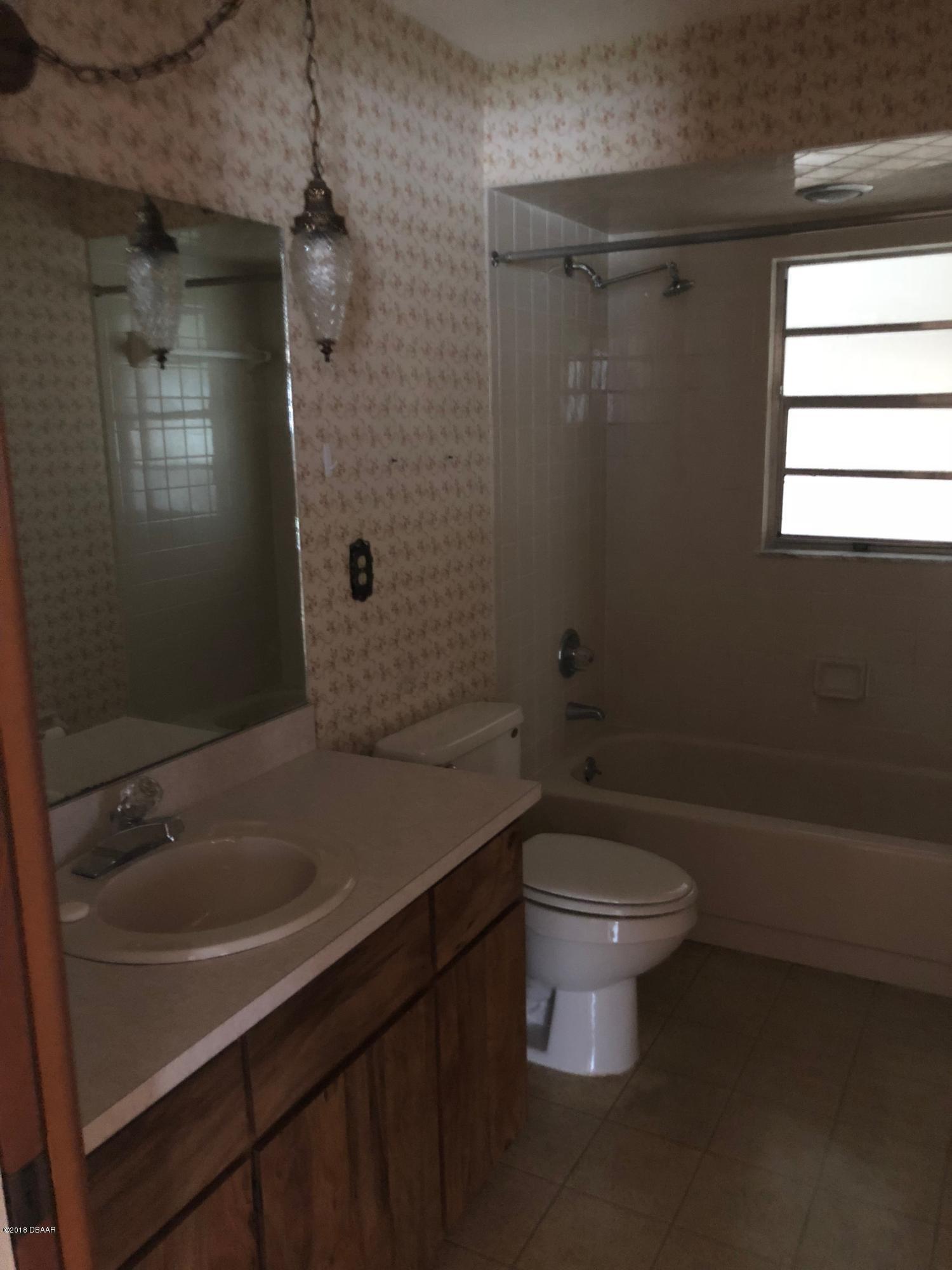 1237 Mardrake Road Daytona Beach, FL 32114 - Photo 7 of 10 Main Bath