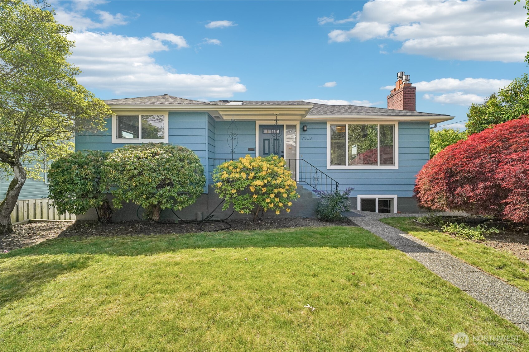 7313 25th Avenue Northwest Seattle, WA 98117 - Photo 39 of 40 a front view of a house with garden