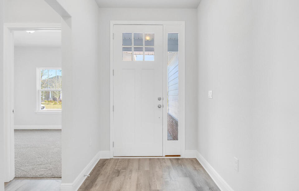 593 Alleyoak Lane, Unit 102 Freeport, FL 32439 - Photo 2 of 17 an empty room with a window