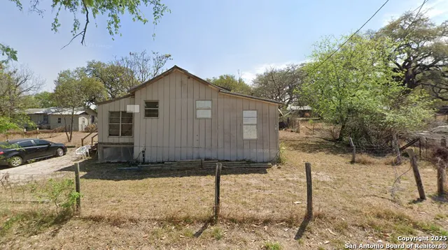 $40,000 | 812 Flores Drive, Devine, TX 78016