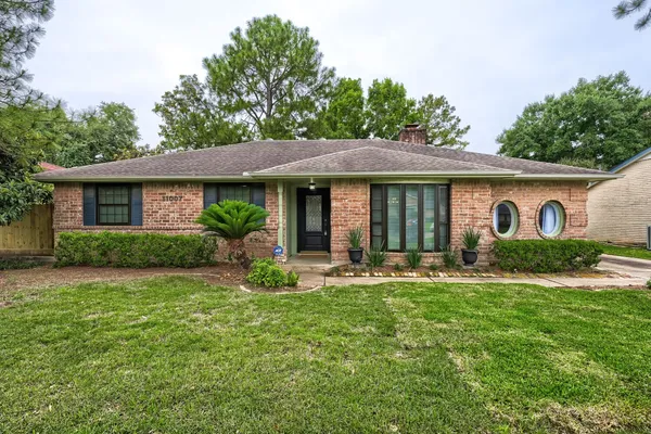 $300,000 | 11007 Ensbrook Drive, Houston, TX 77099