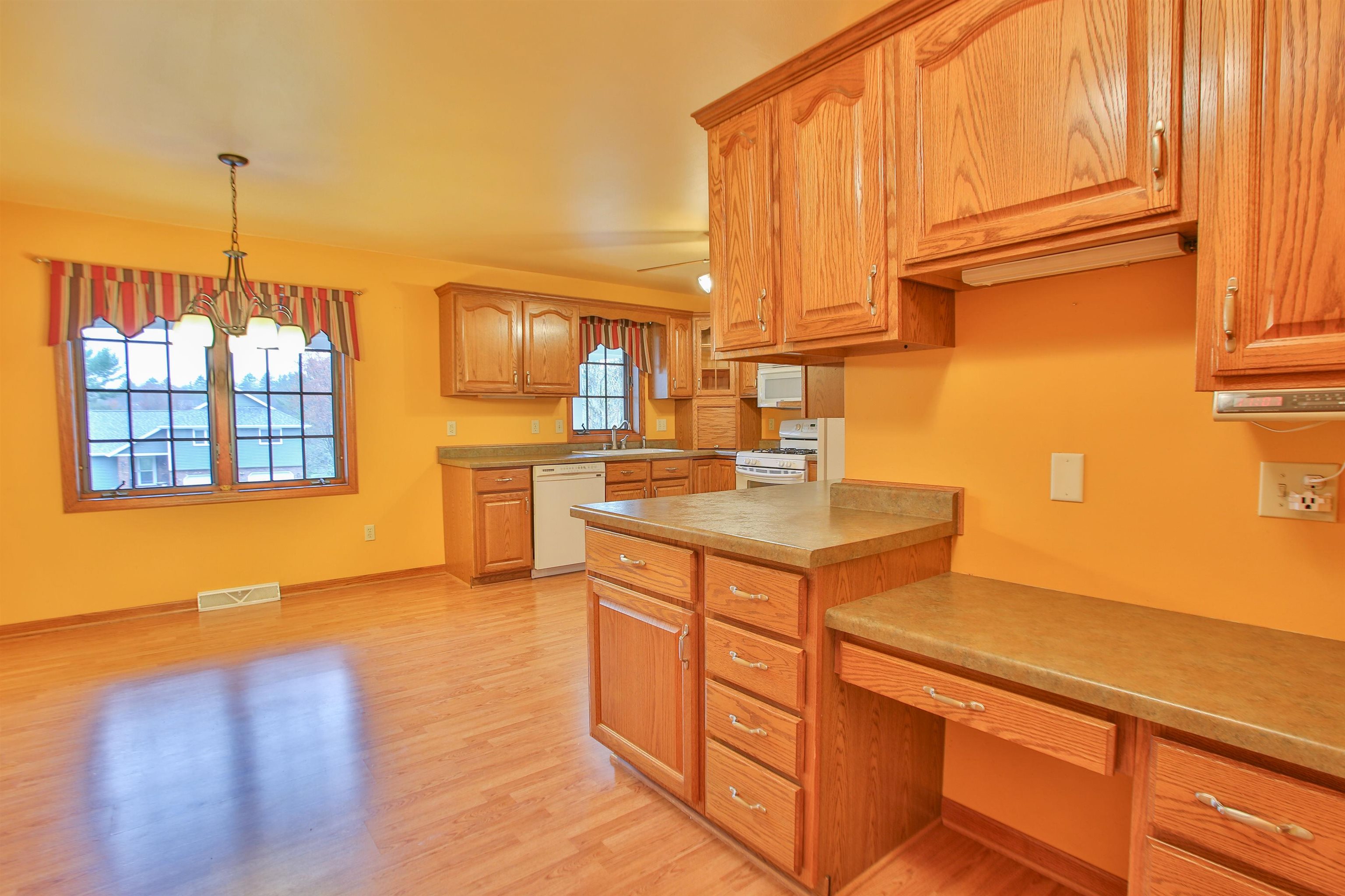 1515 Woodlawn Road Wausau, WI 54403 - Photo 9 of 49