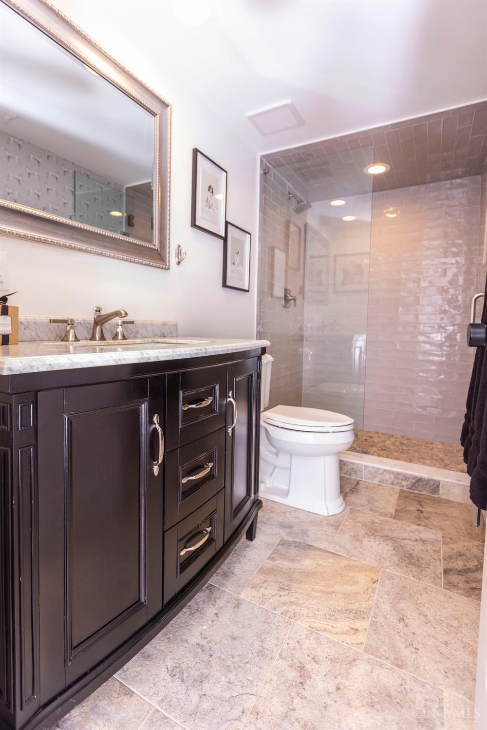 5025 Drake Road Cincinnati, OH 45243 - Photo 9 of 24 Gallery Image 9