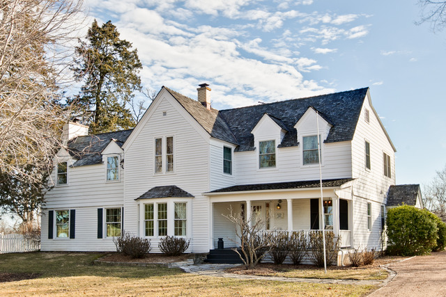 385 Old Sutton Road Barrington Hills, IL 60010 - Photo 1 of 25 a front view of a house with garden