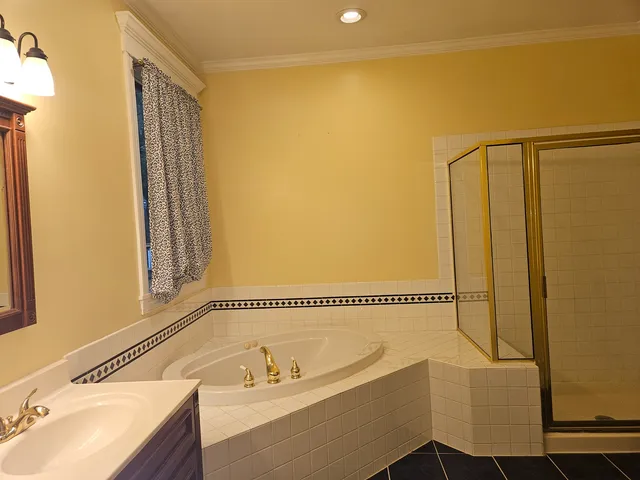 $3,000 | 688 Fox Hollow Court, DeKalb, IL 60115