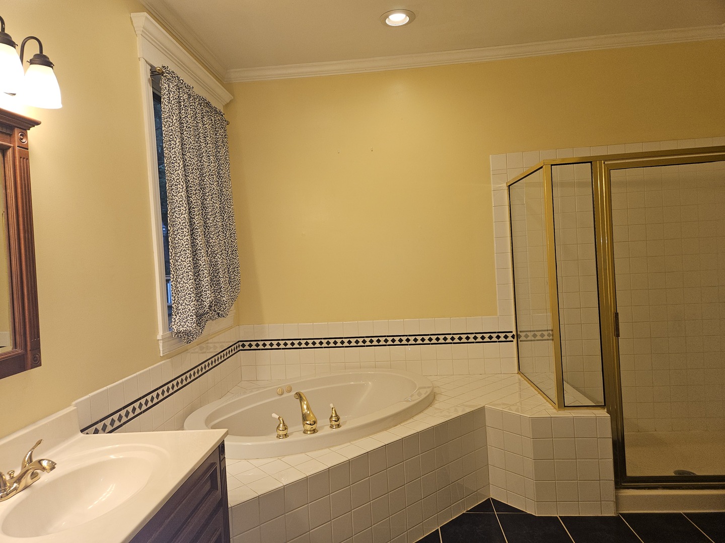 688 Fox Hollow Court DeKalb, IL 60115 - Photo 11 of 31 a bathroom with a tub and a sink