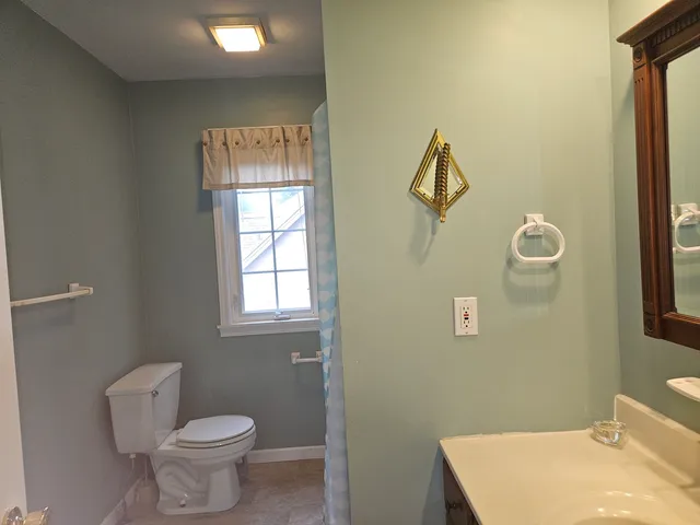 $3,000 | 688 Fox Hollow Court, DeKalb, IL 60115