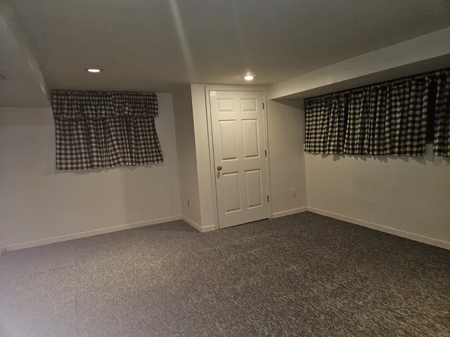 $3,000 | 688 Fox Hollow Court, DeKalb, IL 60115