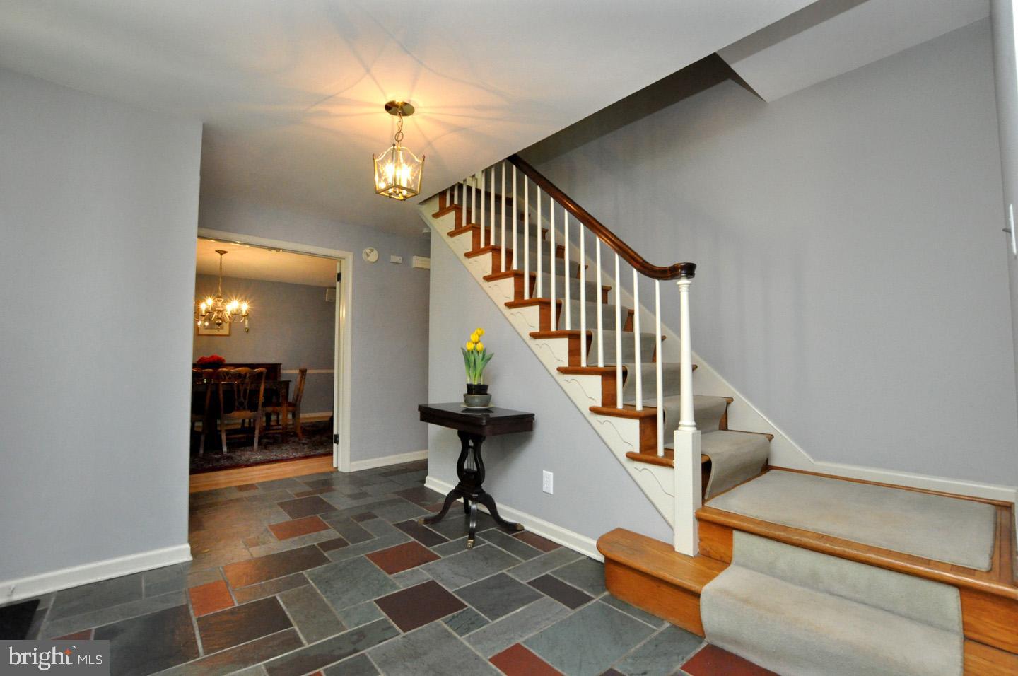 Foyer w/durable slate flooring