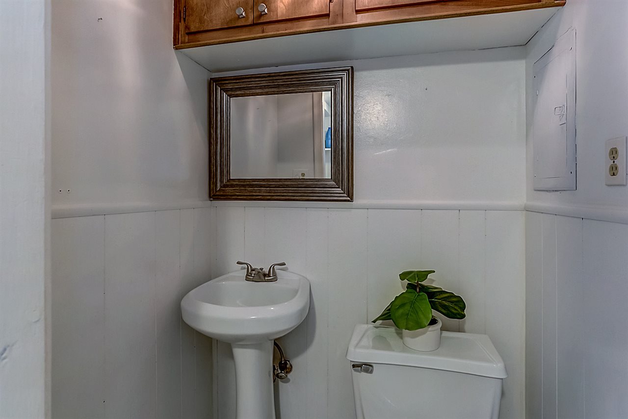 4667 Flamingo Road Memphis, TN 38117 - Photo 9 of 14 Half Bath
