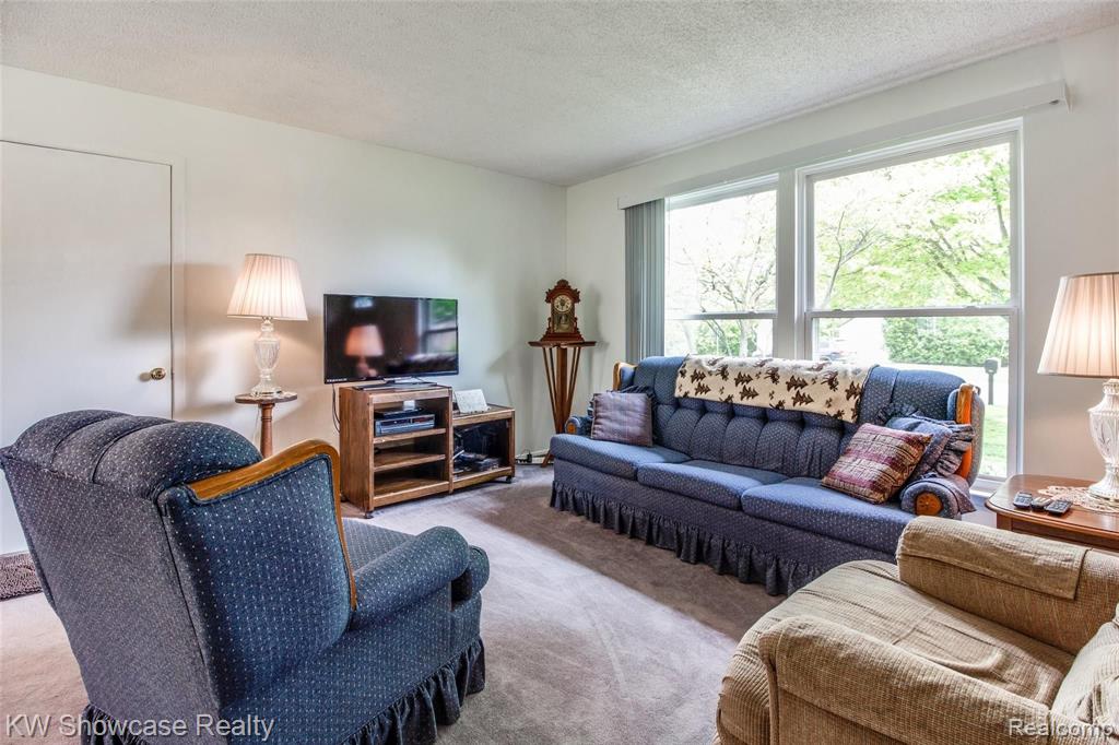 998 Hadley Road Rochester Hills, MI 48307 - Photo 12 of 42