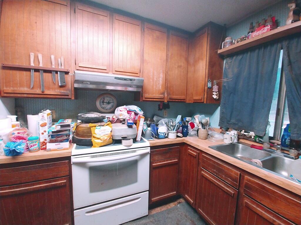 333 Queen Of Bronze Road Cave Junction, OR 97523 - Photo 14 of 22 BrielleLeayDesigns-14