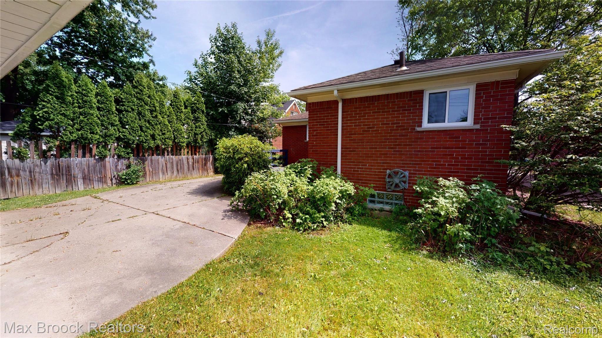 2769 Manchester Road Birmingham, MI 48009 - Photo 32 of 34 2769-Manchester-06022020_123932.jpg