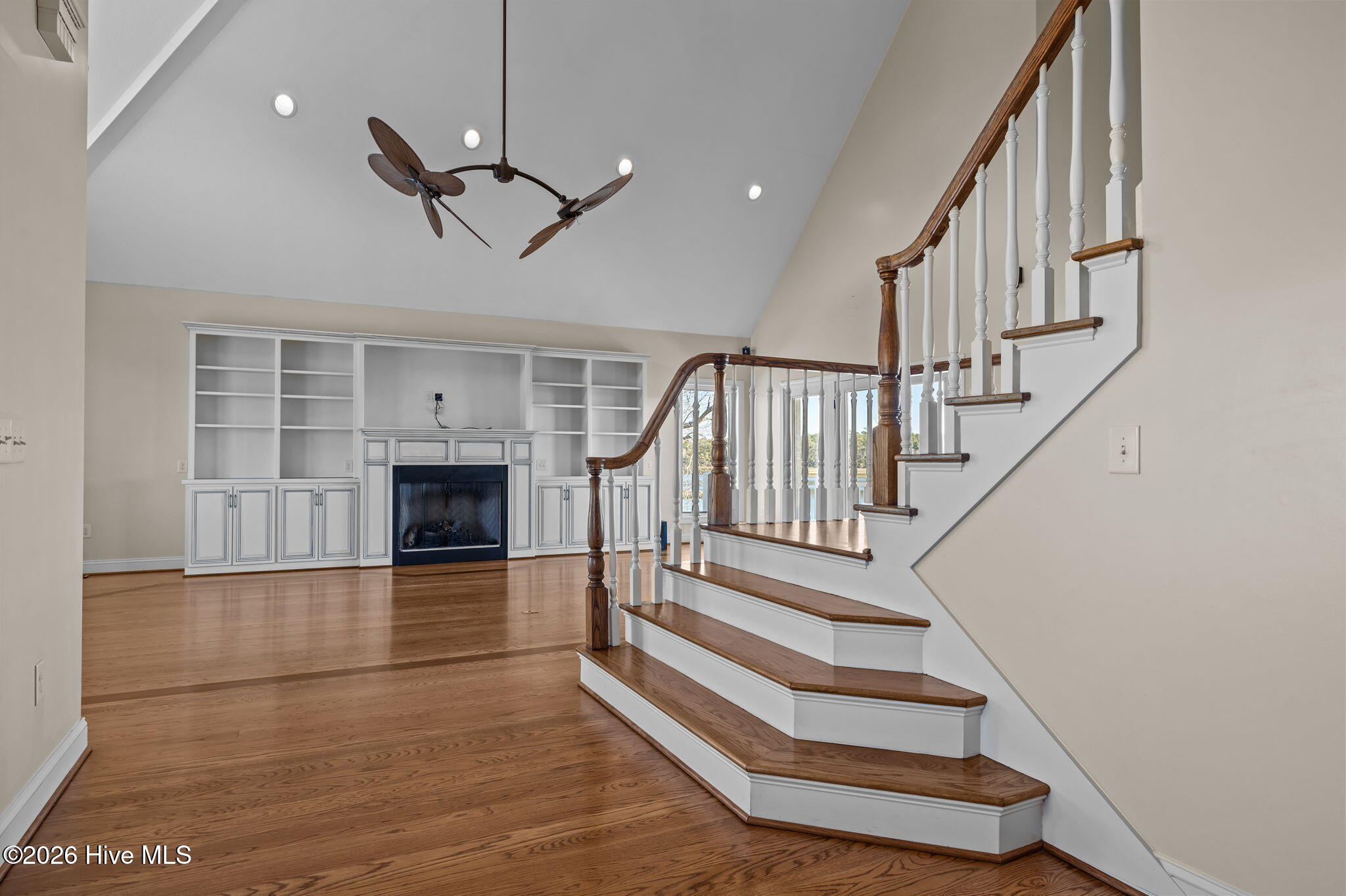 2944 Mill Creek Road Newport, NC 28570 - Photo 5 of 64 Foyer