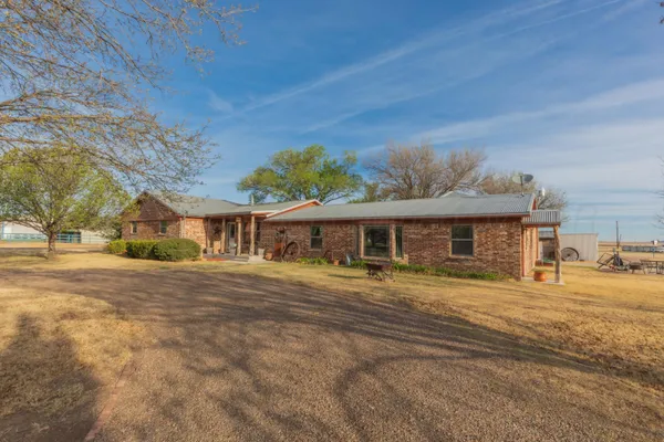 $376,436 | 712 West 1st Street, Claude, TX 79019
