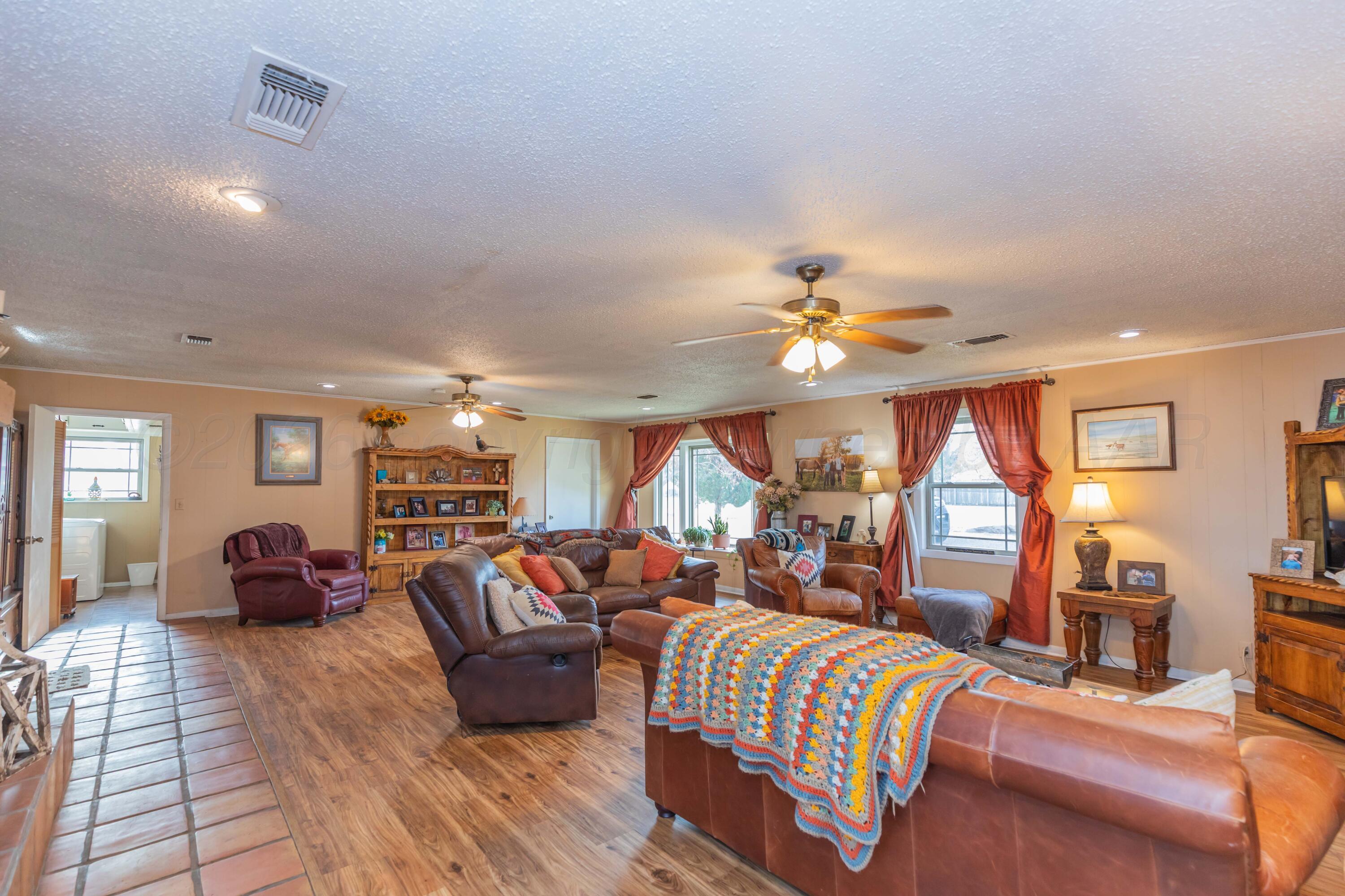 712 West 1st Street Claude, TX 79019 - Photo 15 of 53 DEN VIEW 1