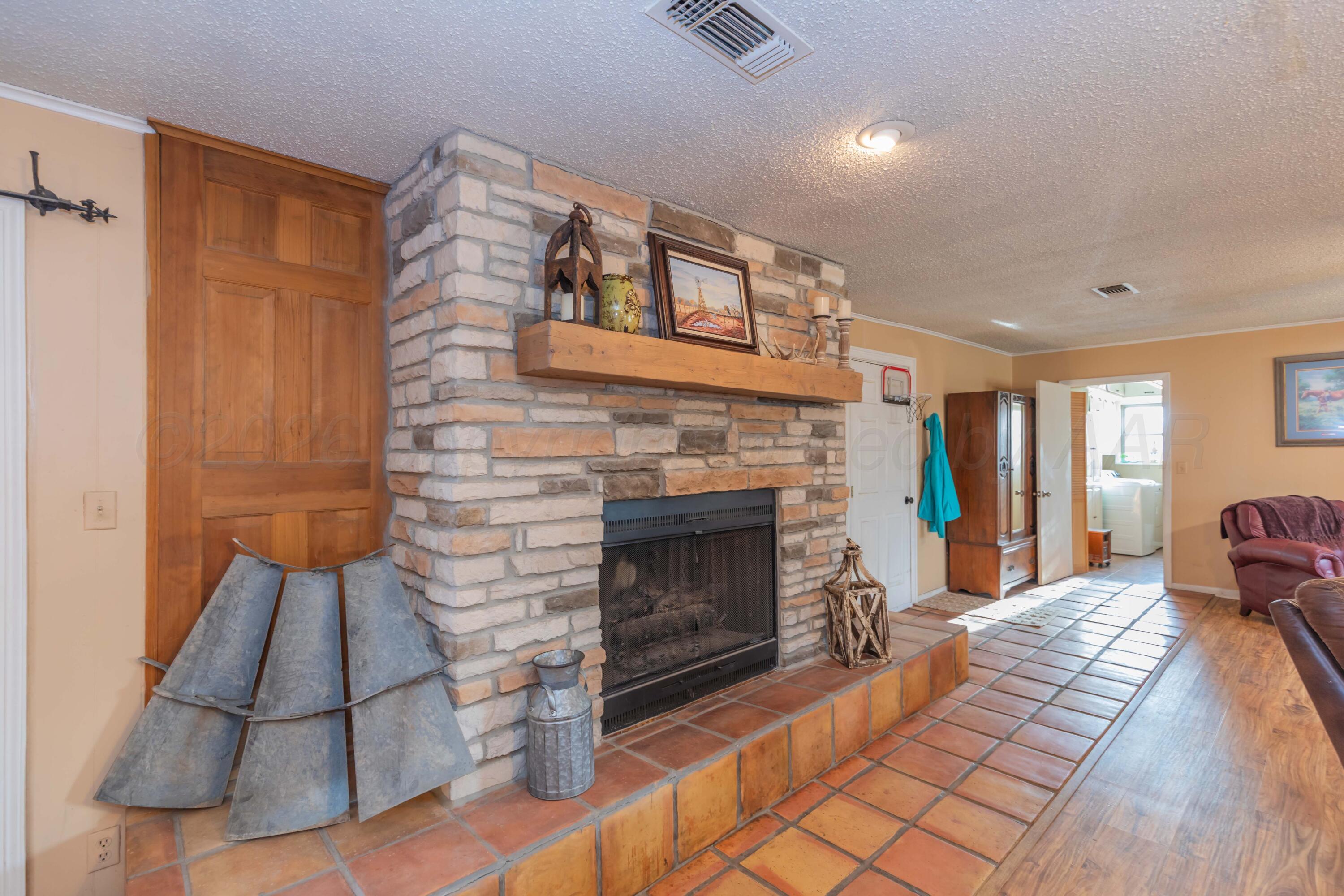 712 West 1st Street Claude, TX 79019 - Photo 16 of 53 DEN VIEW 2