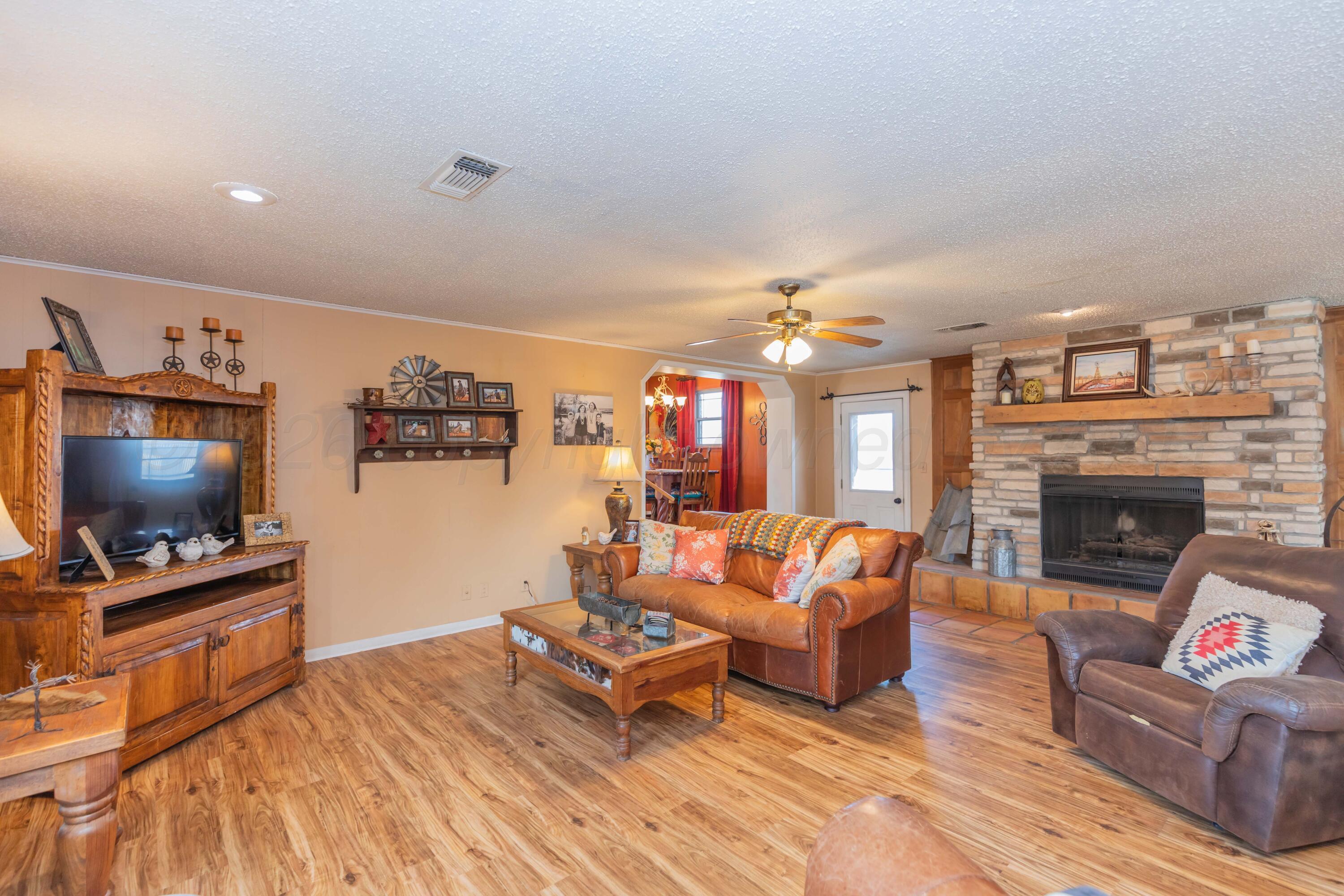 712 West 1st Street Claude, TX 79019 - Photo 18 of 53 DEN VIEW 4