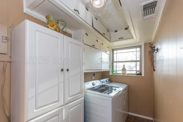 $376,436 | 712 West 1st Street, Claude, TX 79019