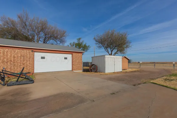 $376,436 | 712 West 1st Street, Claude, TX 79019