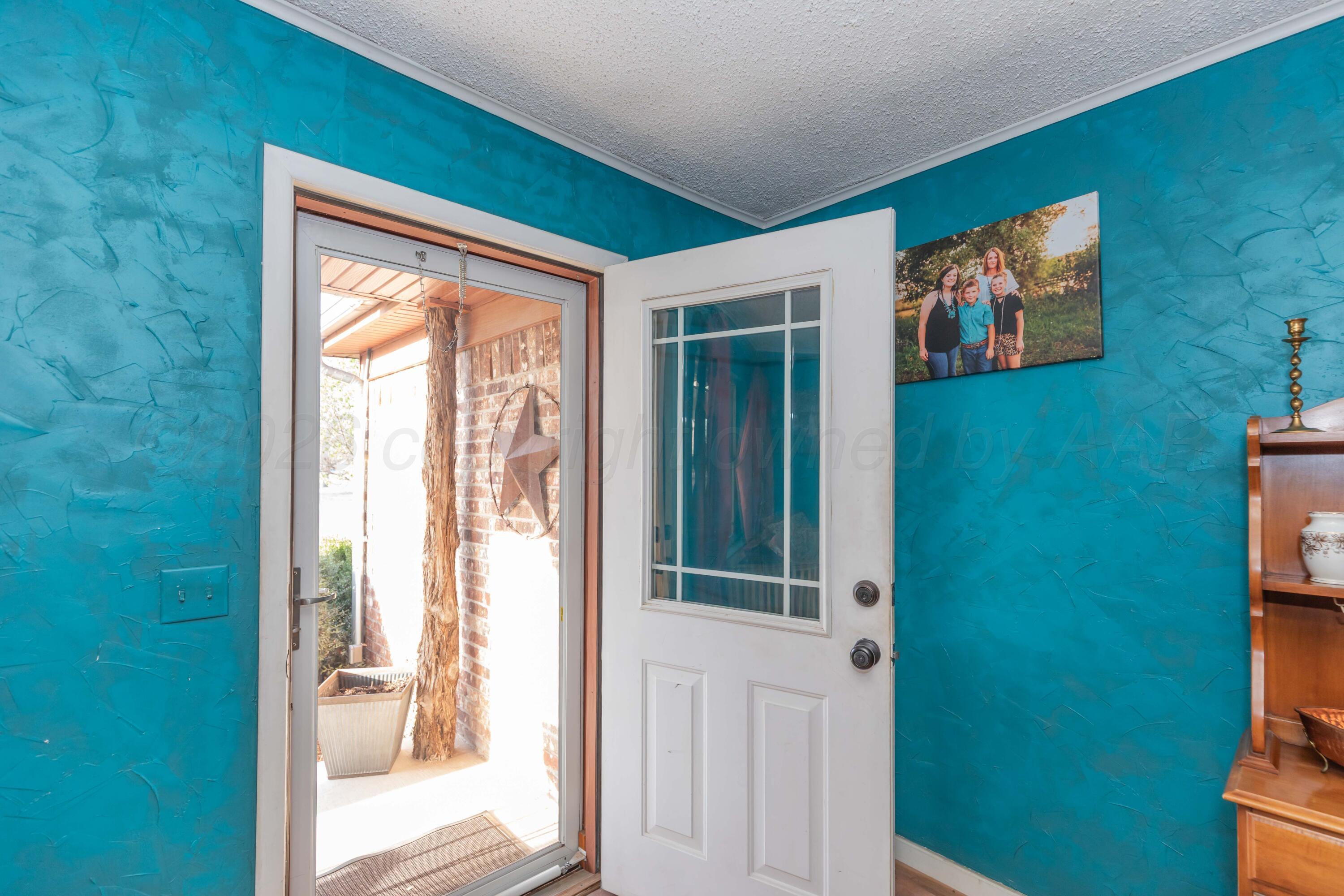 712 West 1st Street Claude, TX 79019 - Photo 5 of 53 ENTRY