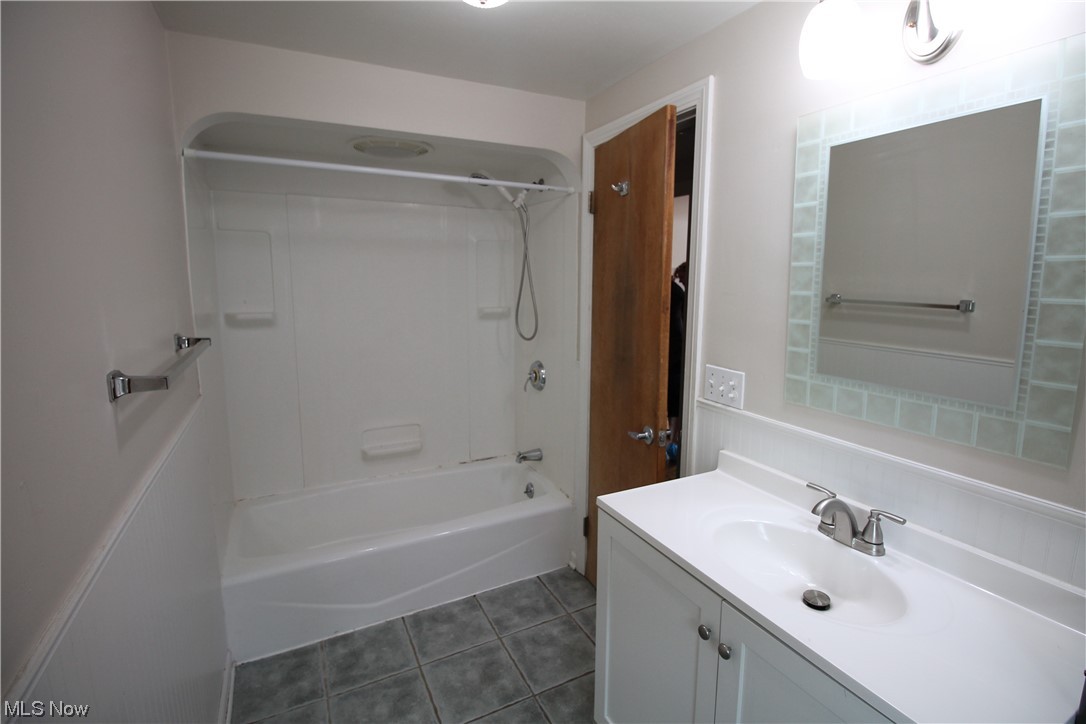 8025 Ackley Road Parma, OH 44129 - Photo 21 of 31 Upstairs Full Bathroom w/clay tile