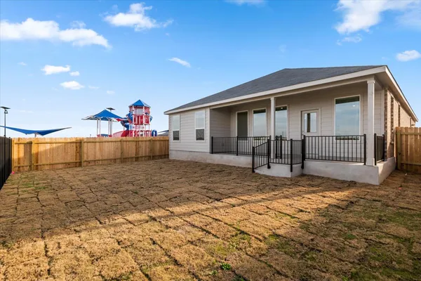 a view of a house with backyard