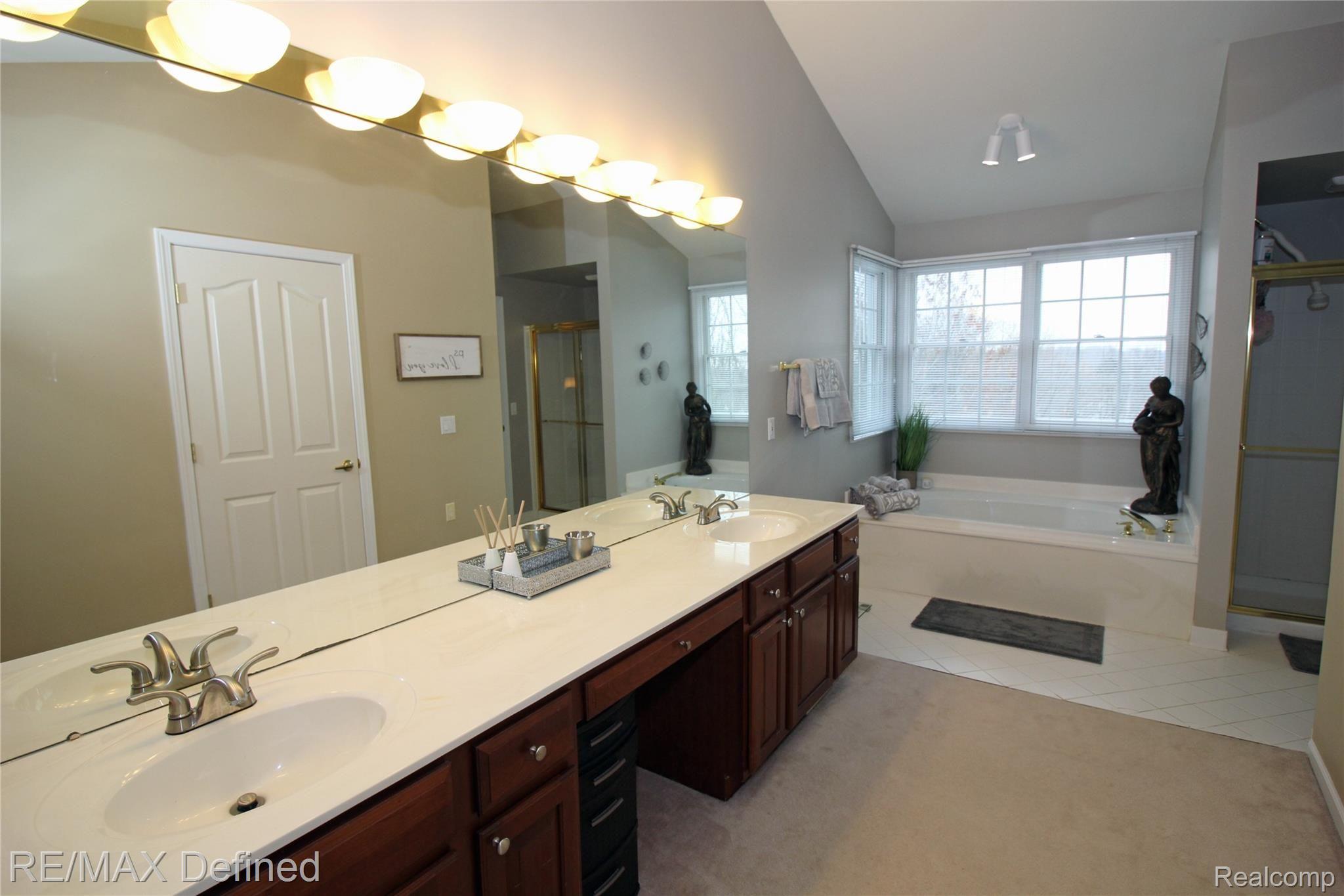 1062 Miners Run Rochester, MI 48306 - Photo 14 of 35 Dual Sinks Master Bath